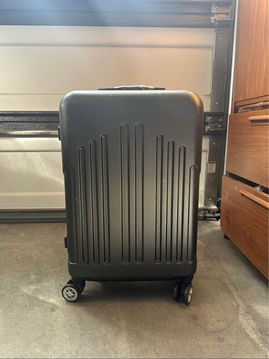 Handbags - Hard Shell Carry-On Suitcase in Dark Charcoal